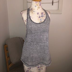 Lululemon dark gray and white patterned tank top